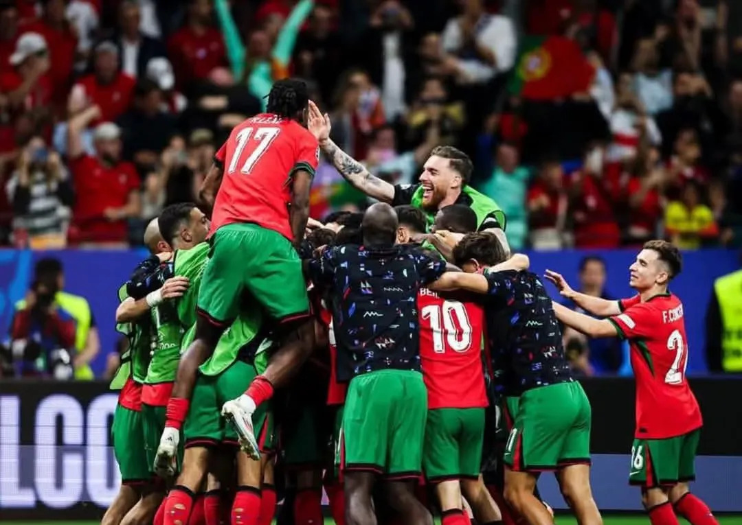 欧洲杯预选赛战况激烈，强队表现抢眼