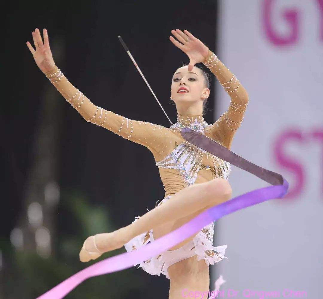俄罗斯体操选手表现抢眼，斩获金牌