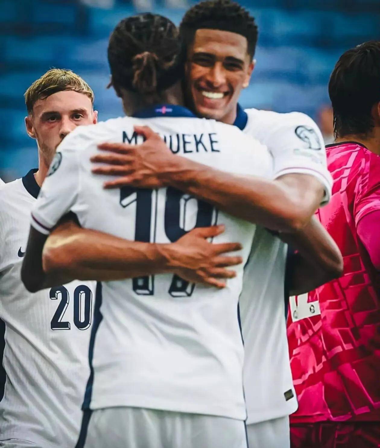 包含韩国队力克英格兰队，波尔状态火热的词条