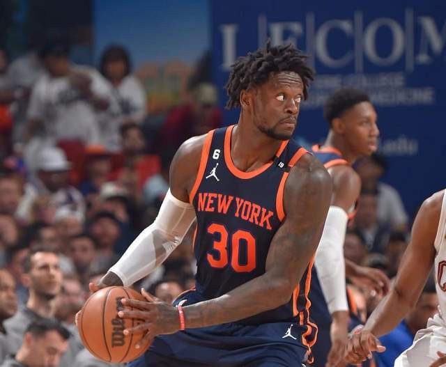 上海队险胜76人,米切尔惊艳四座 上海队险胜76人,米切尔惊艳四座